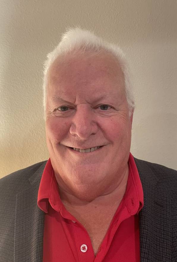 Earle Headshot_2 edit 2 Earle Zucht